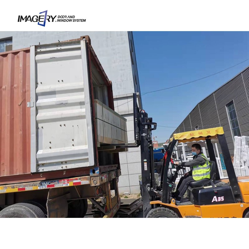 The product is packed and loaded by forklift truck The product is packed and loaded by forklift truck